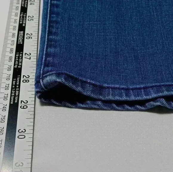 LL Bean Signature crop jeans.  Ladies size 8 - Picture 3 of 9